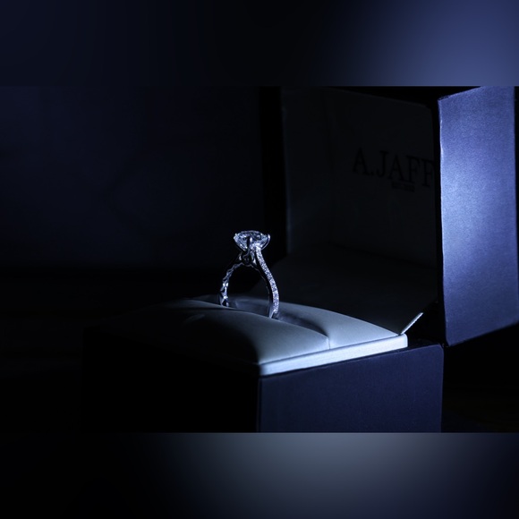 A.JAFFE 1.63 CT Round Brilliant Lab Grown Diamond Engagement Ring in Platinum - Picture 3 of 11